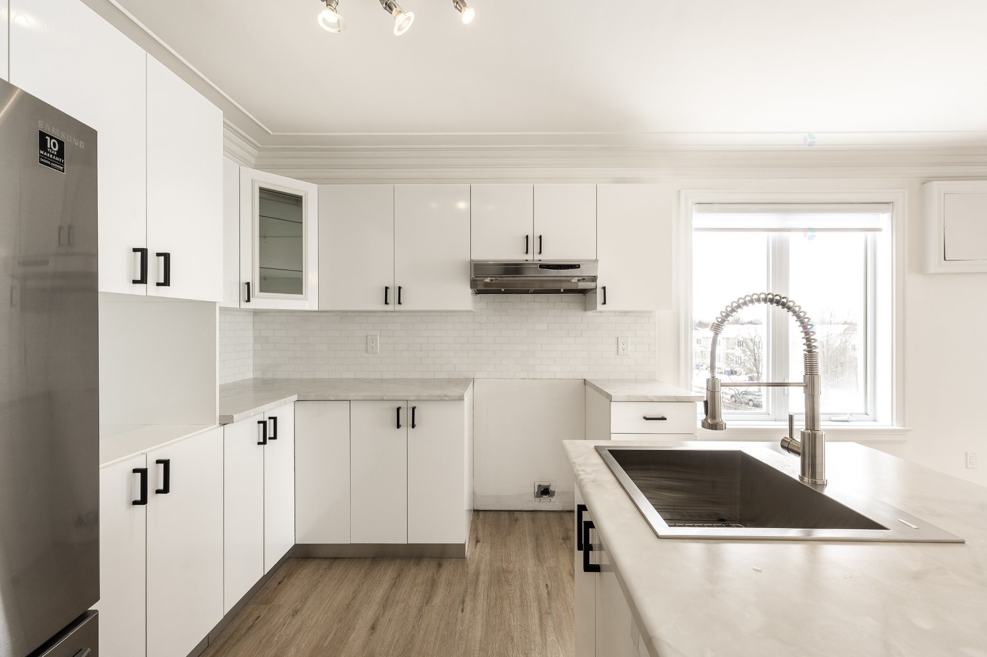 









3725


Boul. St-Laurent

, 402,
Sainte-Catherine,




QC
J5C2B1


