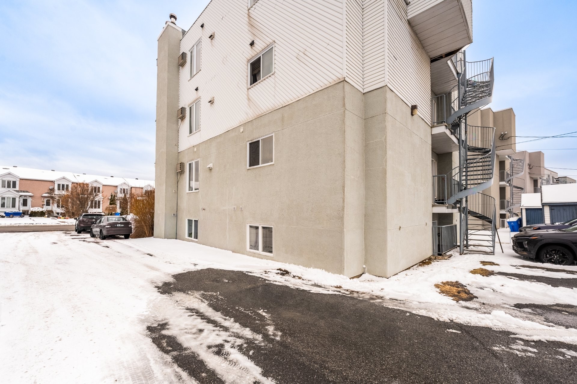 









3725


Boul. St-Laurent

, 402,
Sainte-Catherine,




QC
J5C2B1

