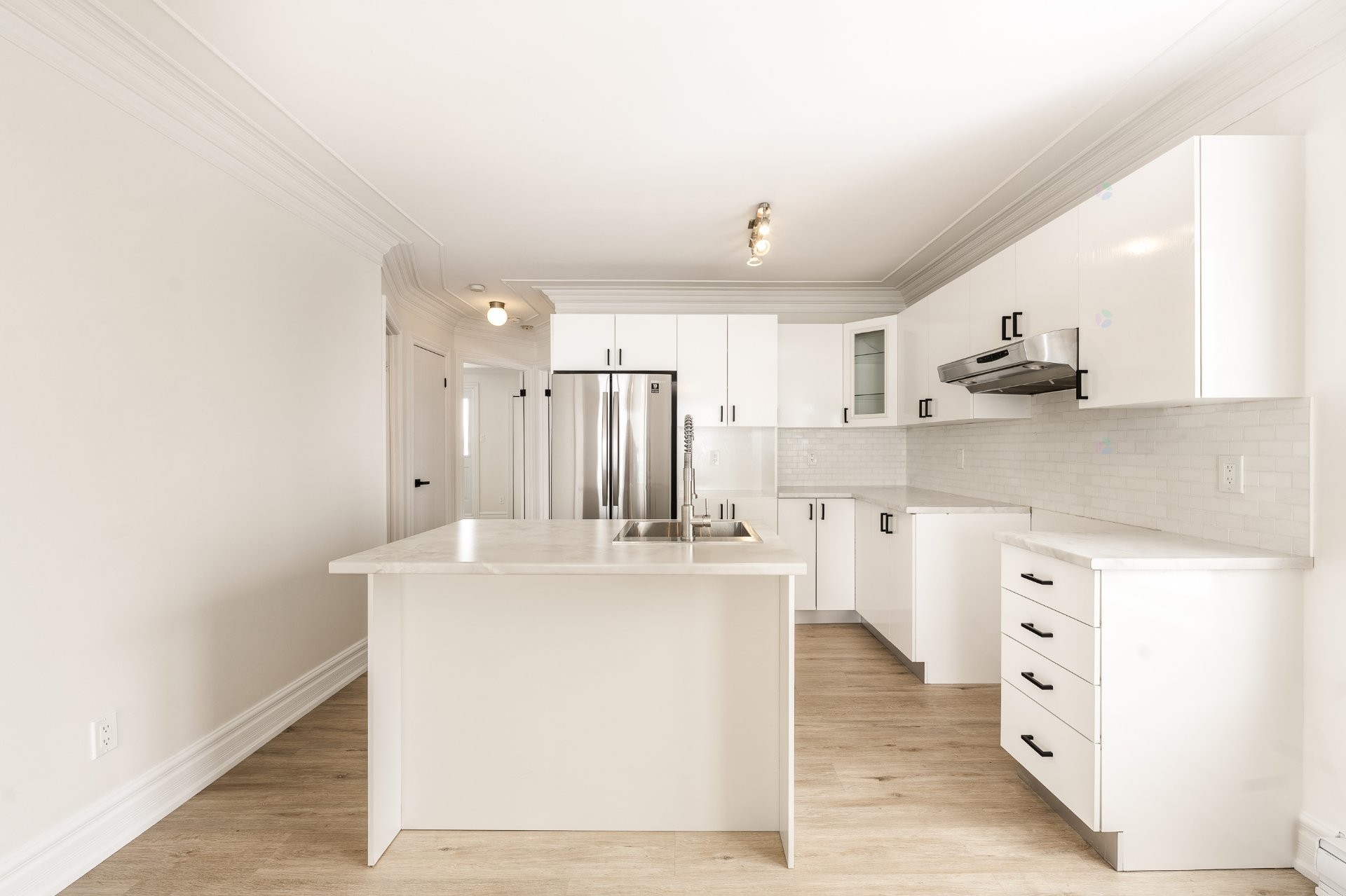 









3725


Boul. St-Laurent

, 402,
Sainte-Catherine,




QC
J5C2B1

