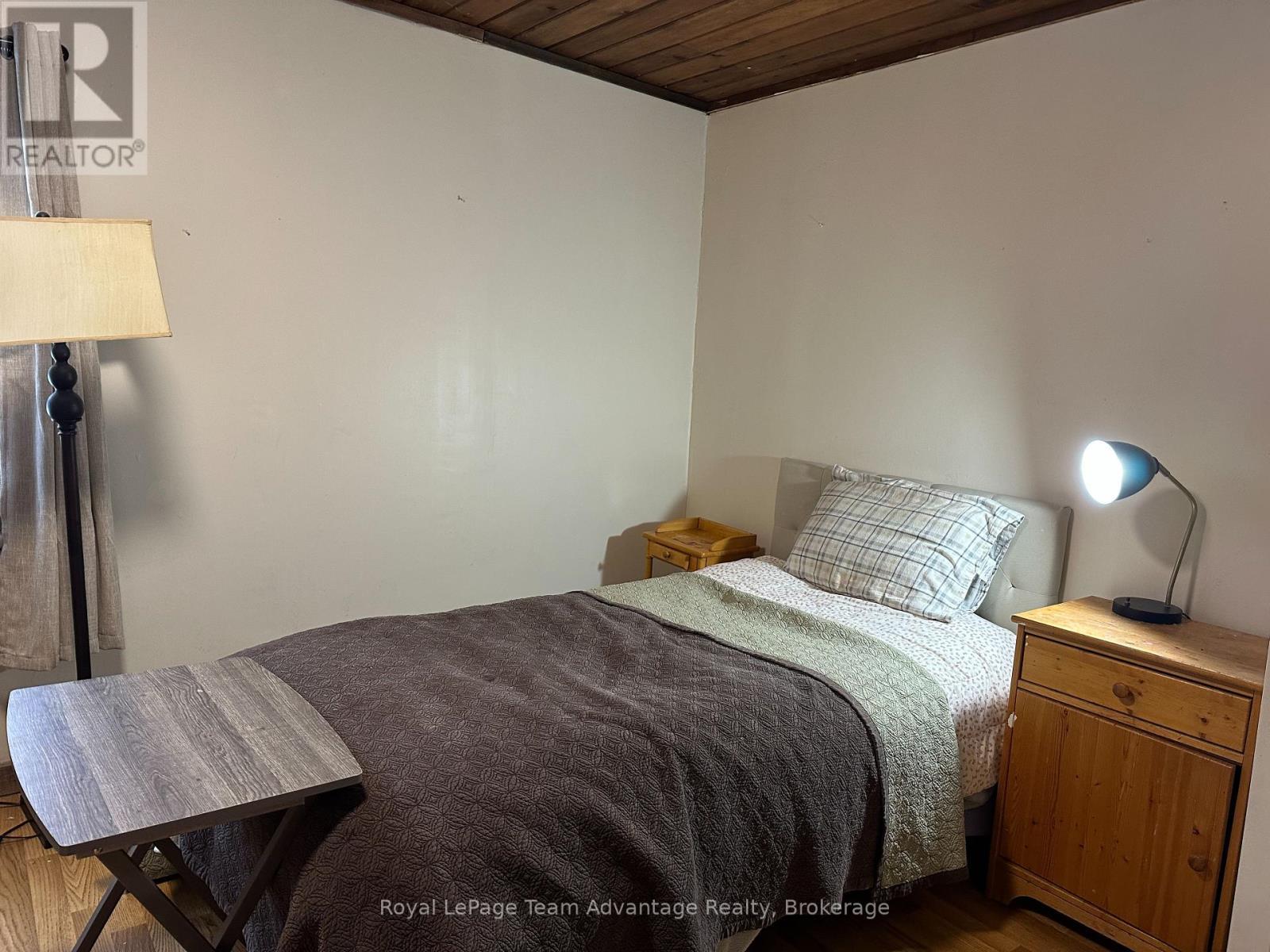 












19 ALLAN CRESCENT

,
Seguin,




Ontario
P2A2W8

