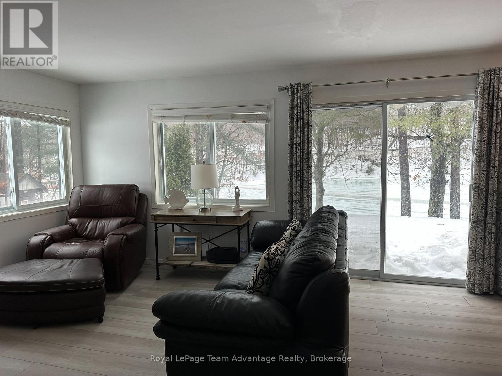 












19 ALLAN CRESCENT

,
Seguin,




Ontario
P2A2W8

