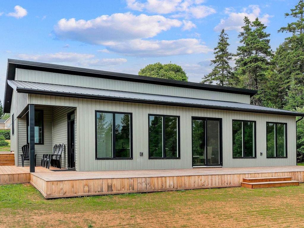 












94 Sunnyside Drive

,
Long River,




PE
C0B 1M0

