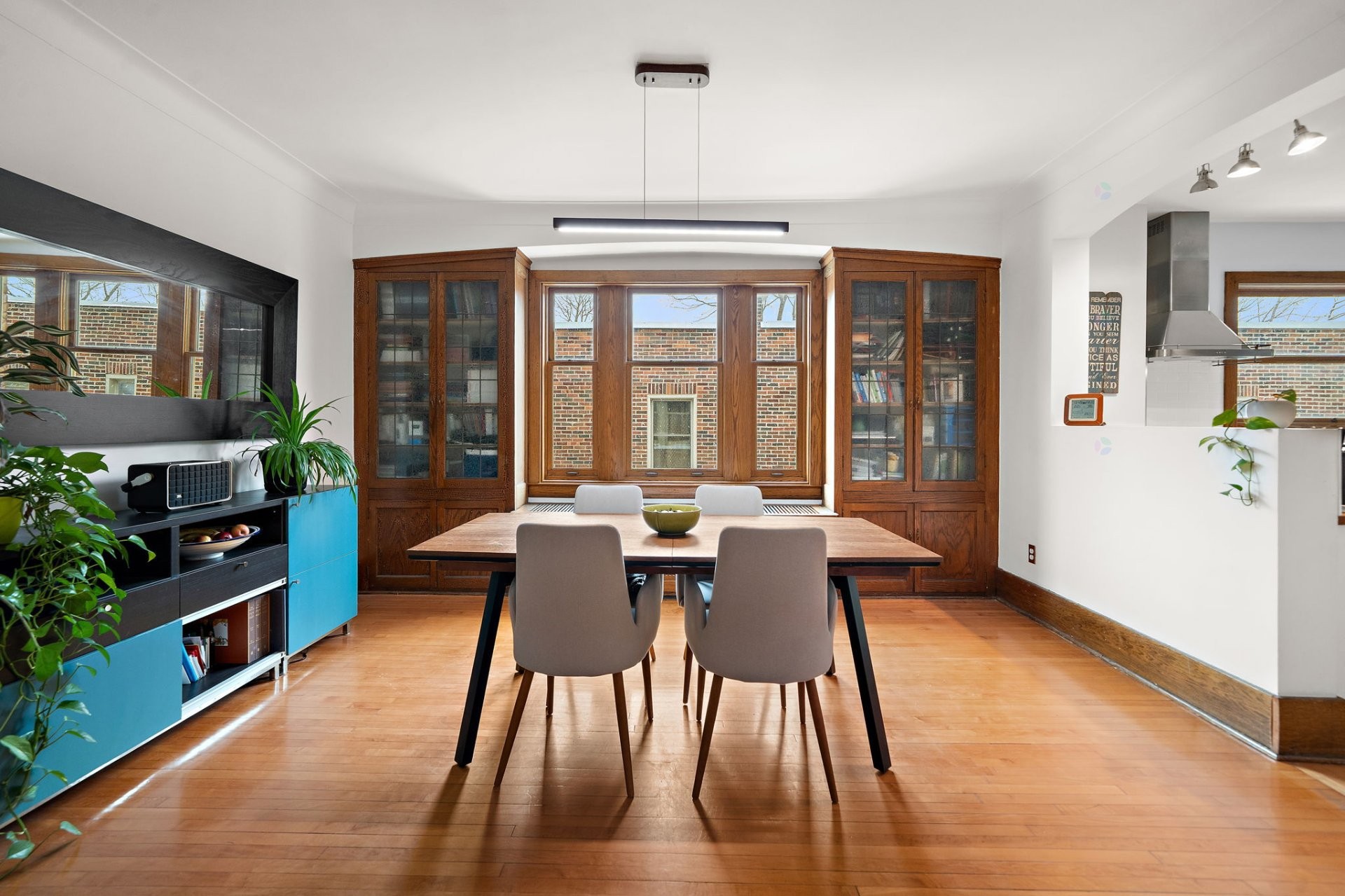 









4112


Av. Girouard

,
Montréal (Côte-des-Neiges/Notre-Dame-de-Grâce),




QC
H4A3B2

