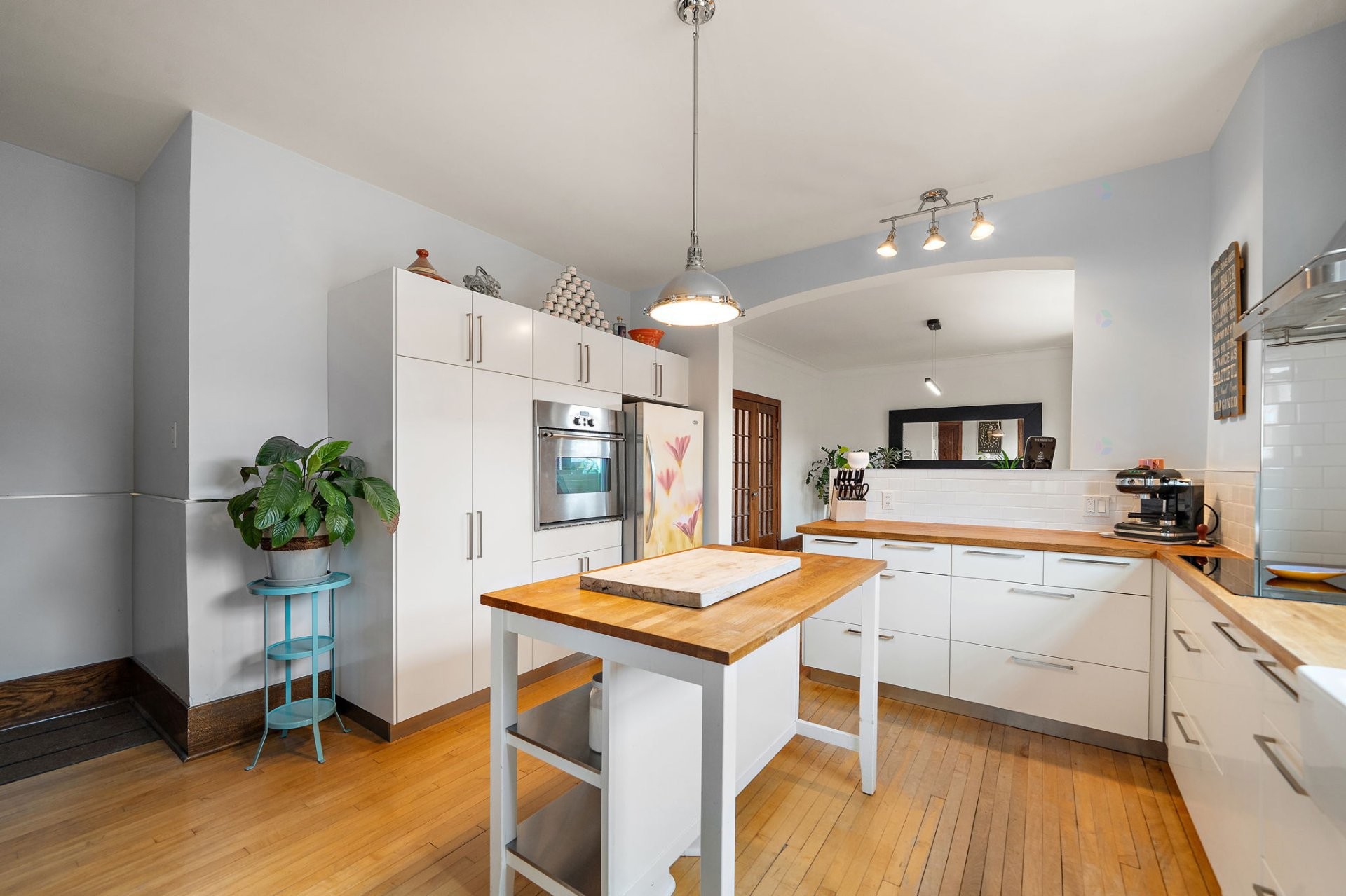 









4112


Av. Girouard

,
Montréal (Côte-des-Neiges/Notre-Dame-de-Grâce),




QC
H4A3B2

