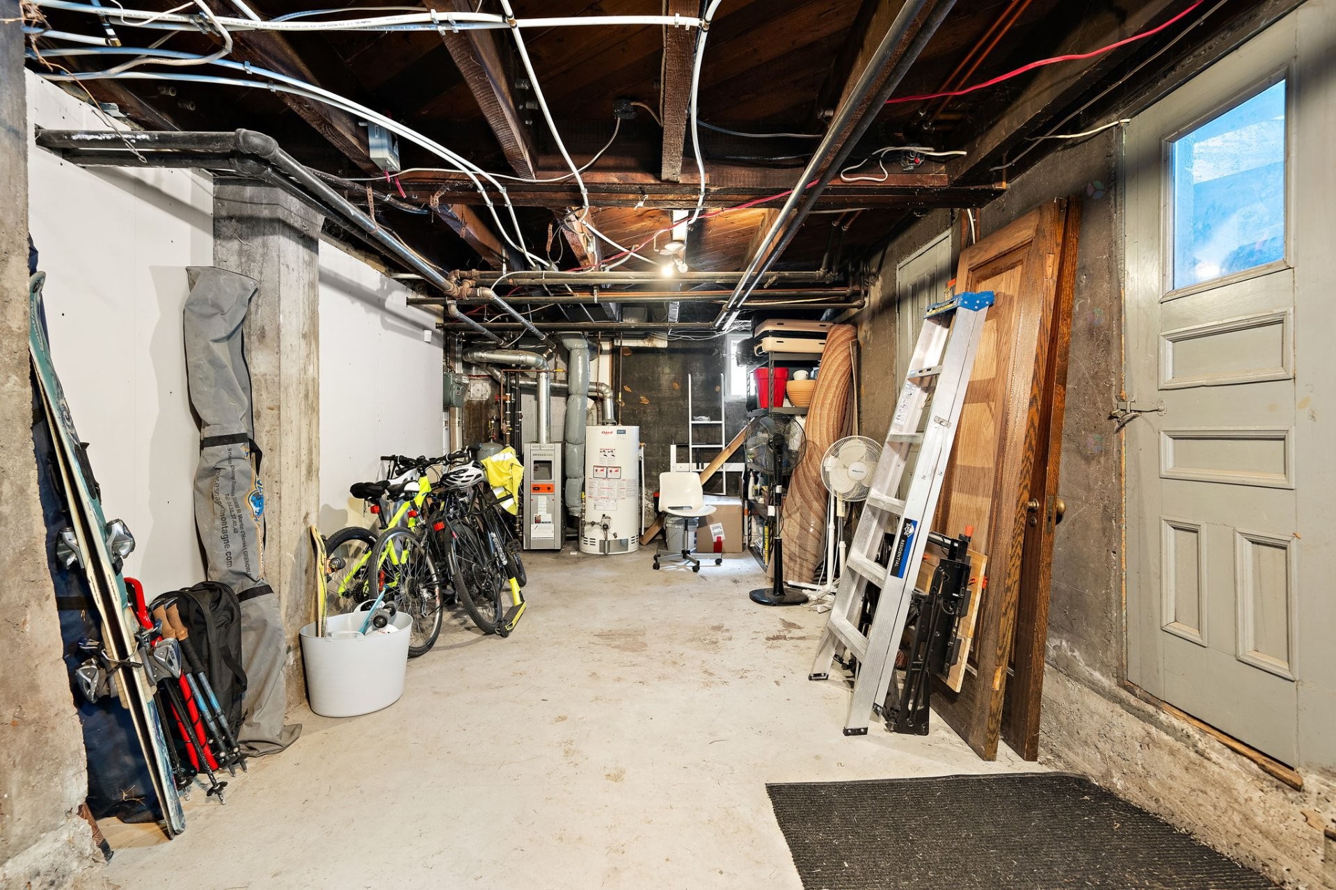 









4112


Av. Girouard

,
Montréal (Côte-des-Neiges/Notre-Dame-de-Grâce),




QC
H4A3B2

