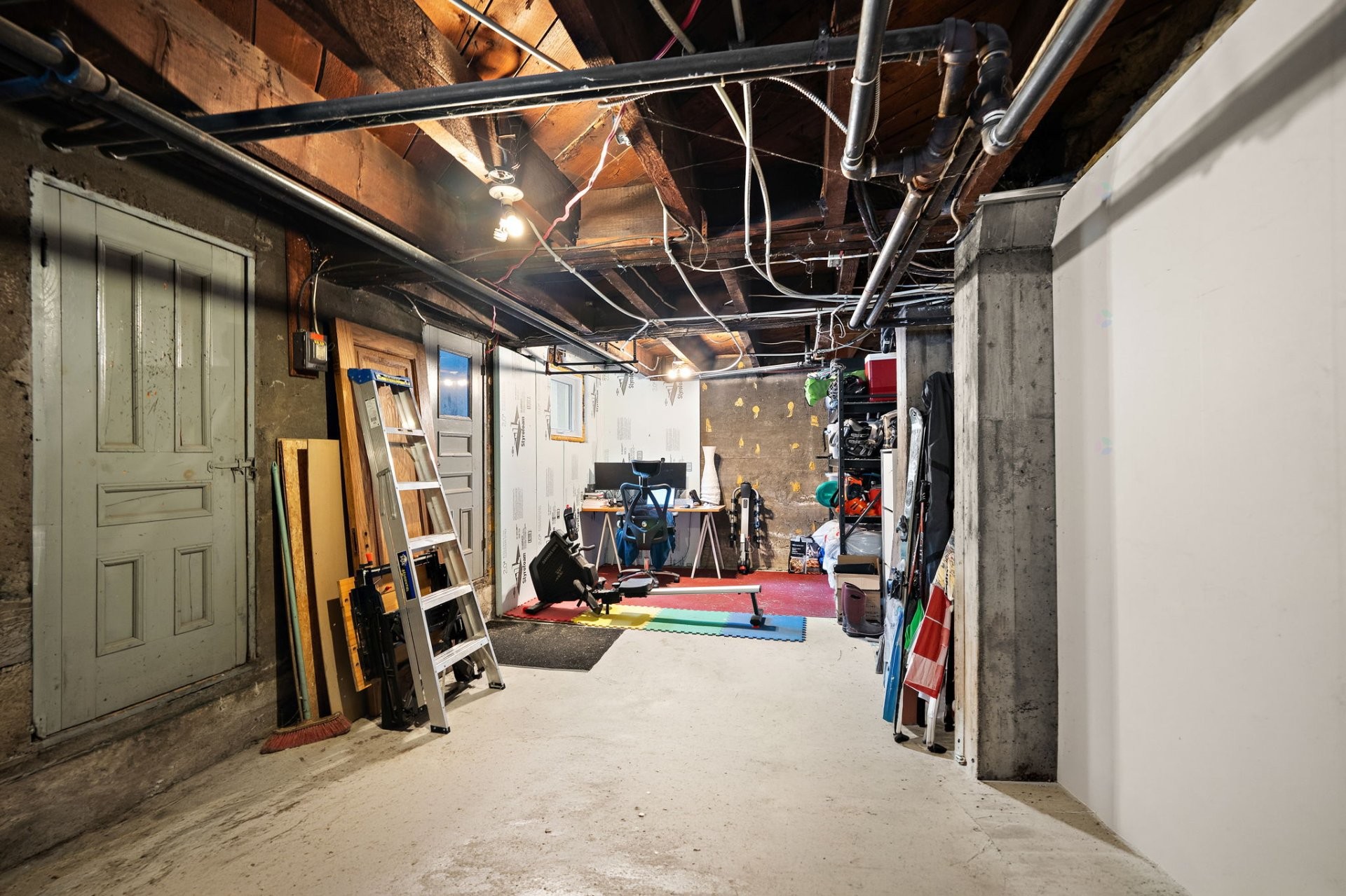 









4112


Av. Girouard

,
Montréal (Côte-des-Neiges/Notre-Dame-de-Grâce),




QC
H4A3B2

