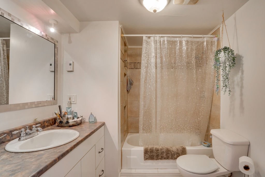 









39


5e Avenue O.

,
Gatineau (Gatineau),




QC
J8T4E5

