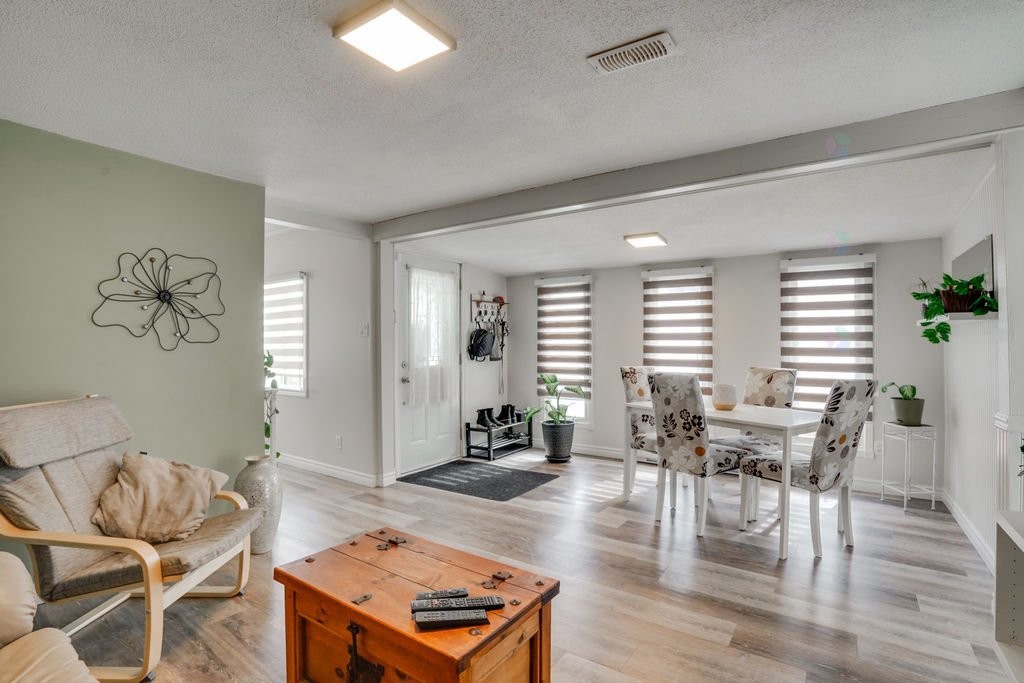 









39


5e Avenue O.

,
Gatineau (Gatineau),




QC
J8T4E5

