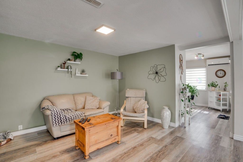 









39


5e Avenue O.

,
Gatineau (Gatineau),




QC
J8T4E5

