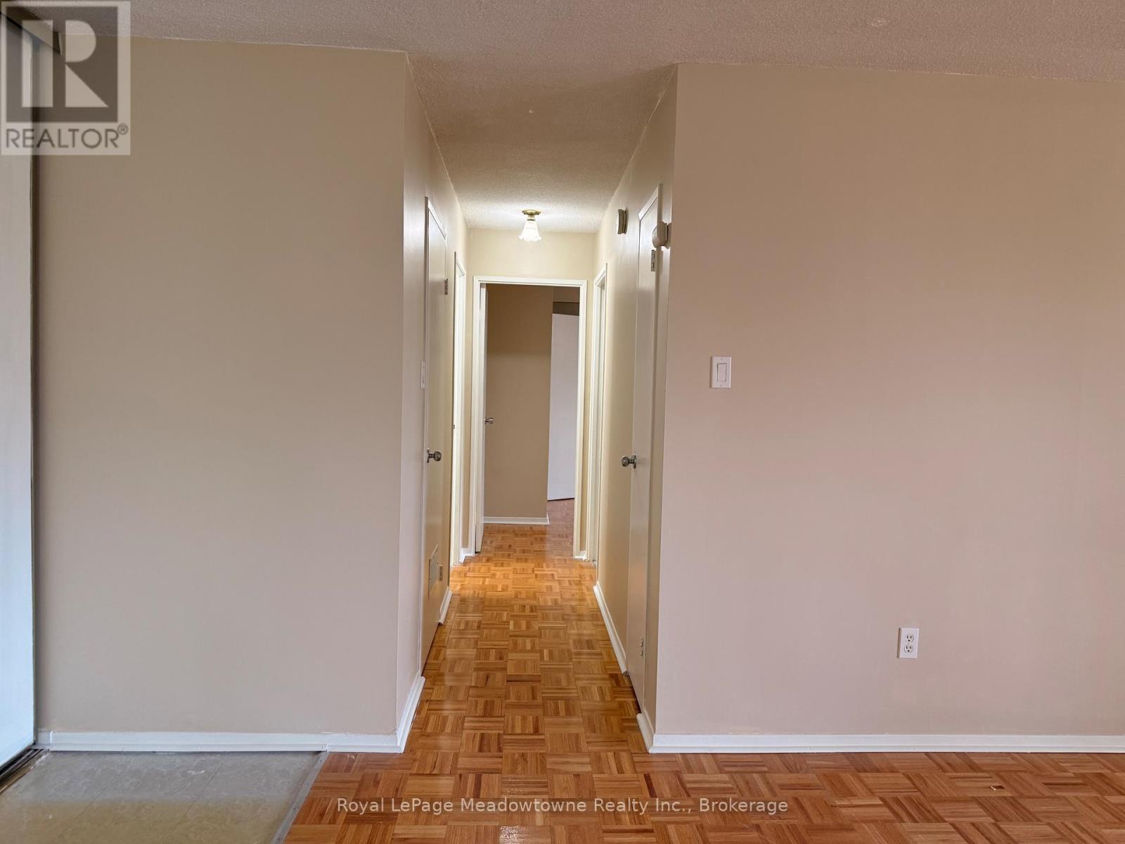 












215 - 2929 AQUITAINE AVENUE

,
Mississauga (Meadowvale),




Ontario
L5N2C7

