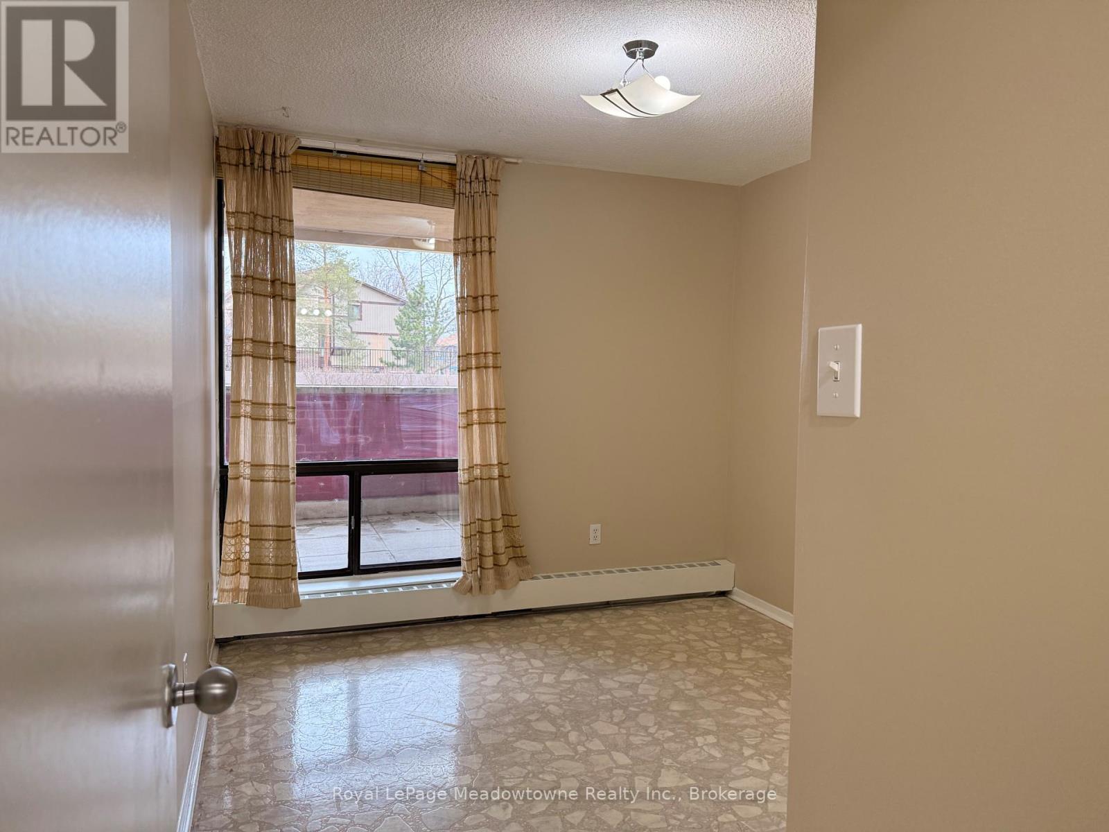 












215 - 2929 AQUITAINE AVENUE

,
Mississauga (Meadowvale),




Ontario
L5N2C7

