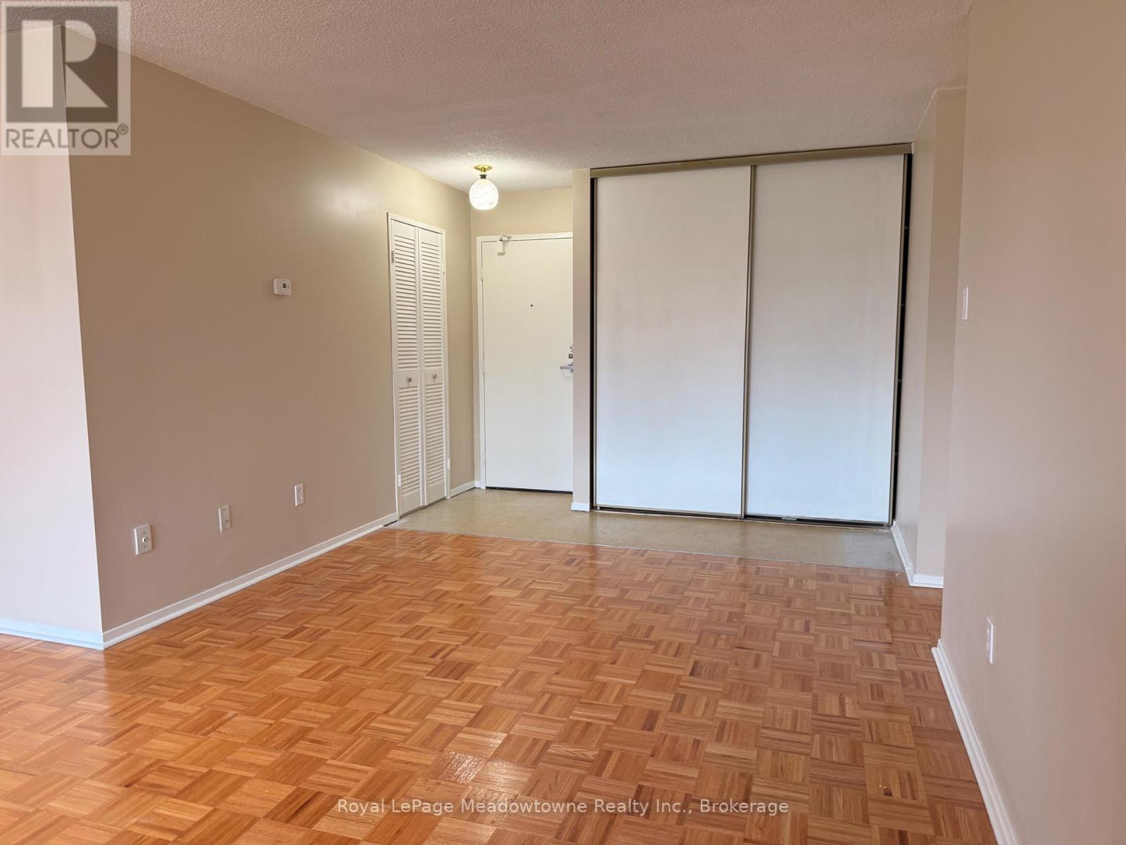 












215 - 2929 AQUITAINE AVENUE

,
Mississauga (Meadowvale),




Ontario
L5N2C7

