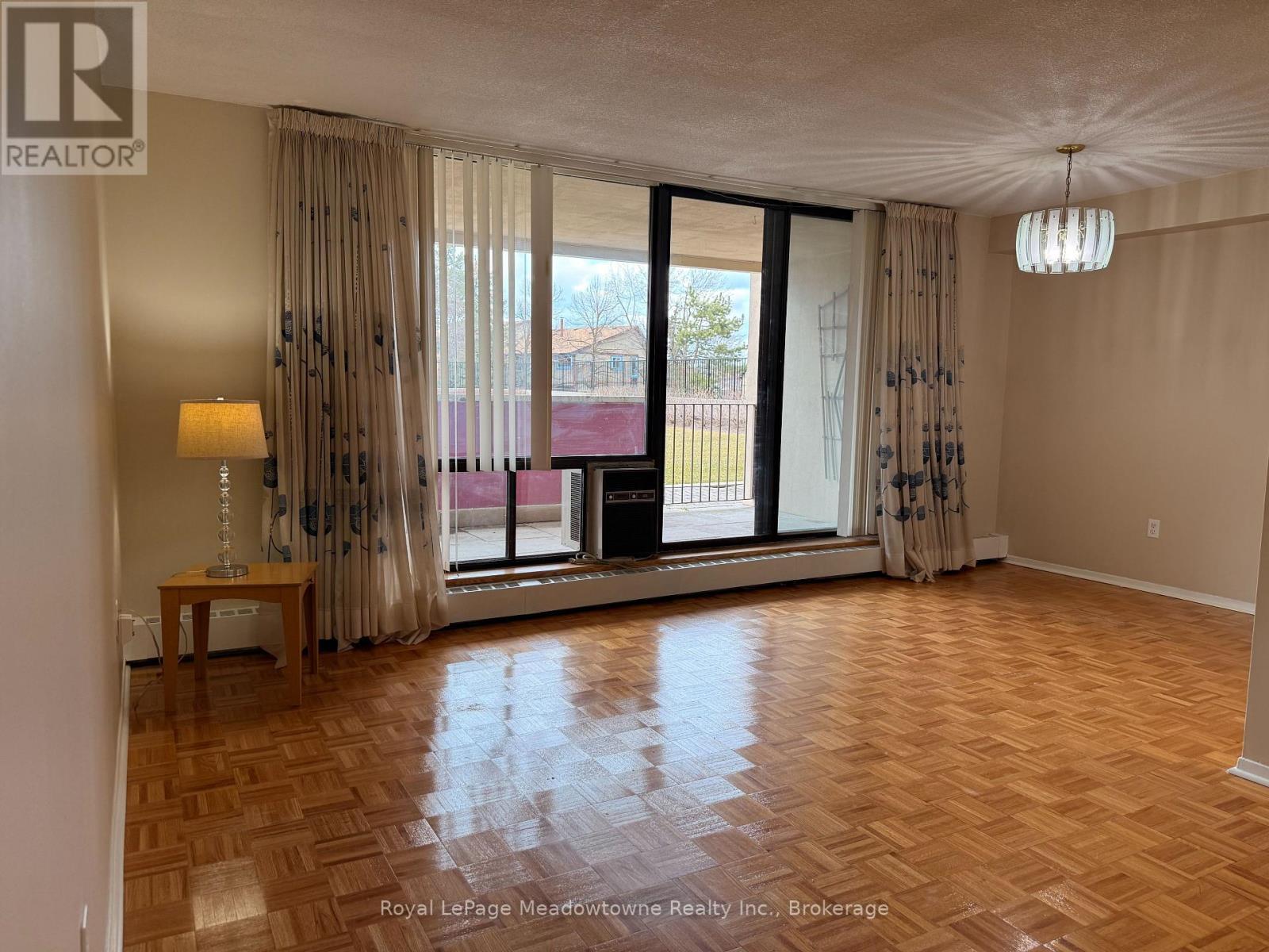 












215 - 2929 AQUITAINE AVENUE

,
Mississauga (Meadowvale),




Ontario
L5N2C7

