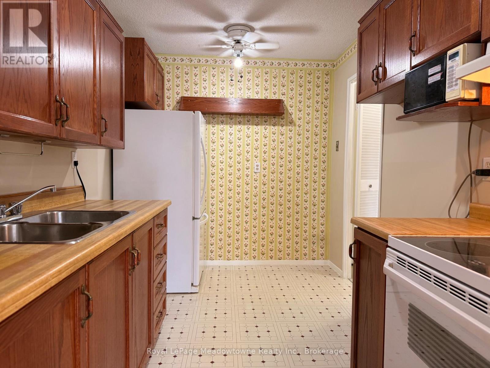 












215 - 2929 AQUITAINE AVENUE

,
Mississauga (Meadowvale),




Ontario
L5N2C7

