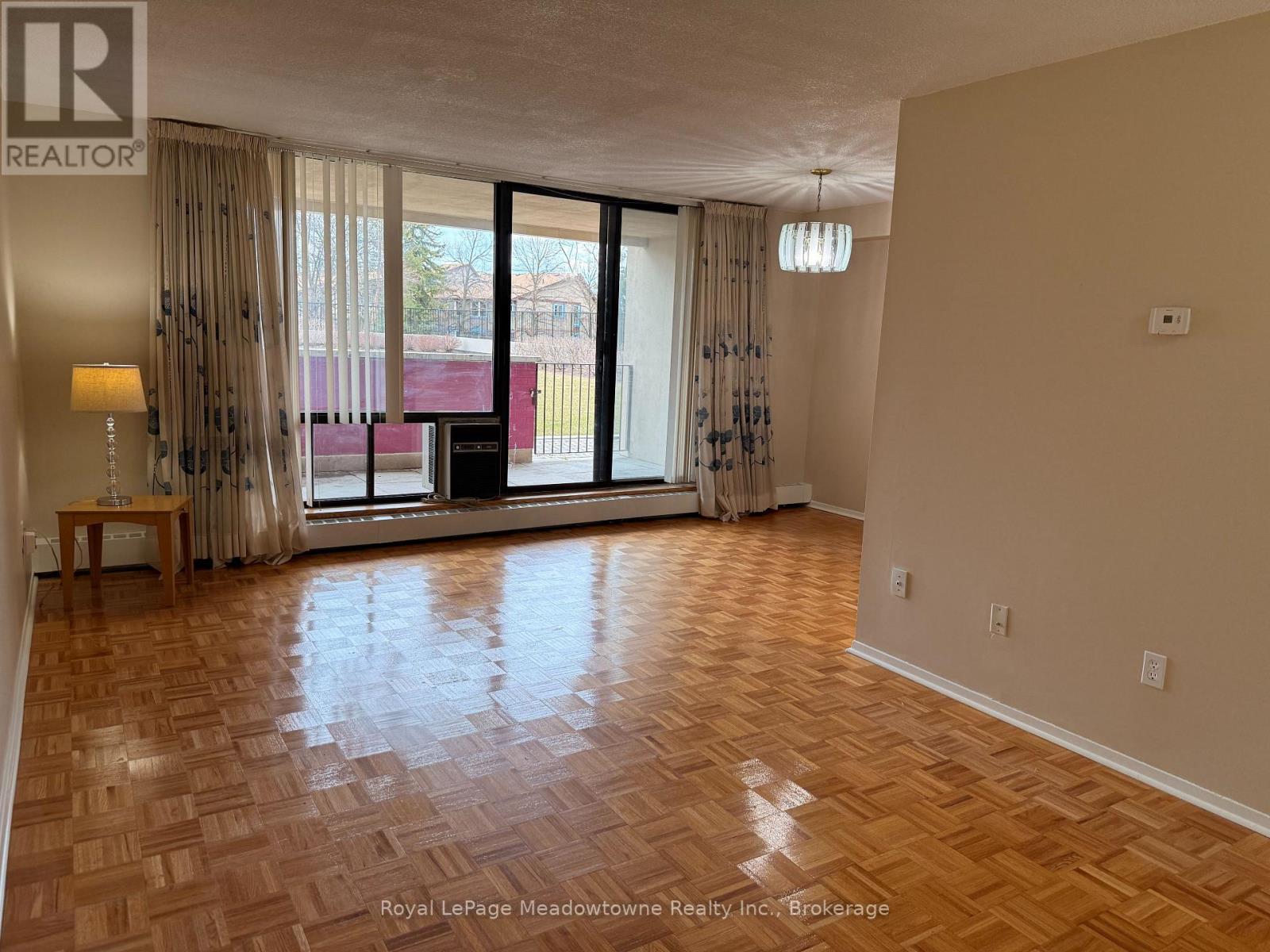 












215 - 2929 AQUITAINE AVENUE

,
Mississauga (Meadowvale),




Ontario
L5N2C7

