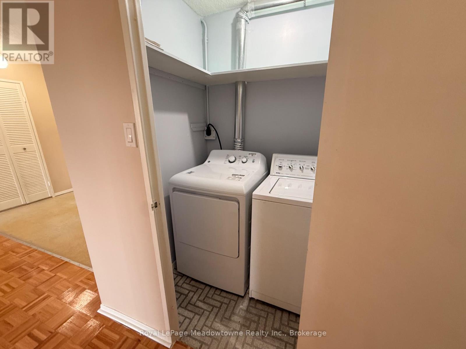 












215 - 2929 AQUITAINE AVENUE

,
Mississauga (Meadowvale),




Ontario
L5N2C7

