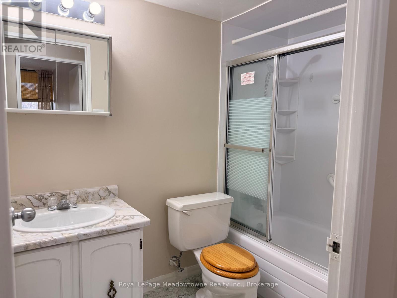 












215 - 2929 AQUITAINE AVENUE

,
Mississauga (Meadowvale),




Ontario
L5N2C7

