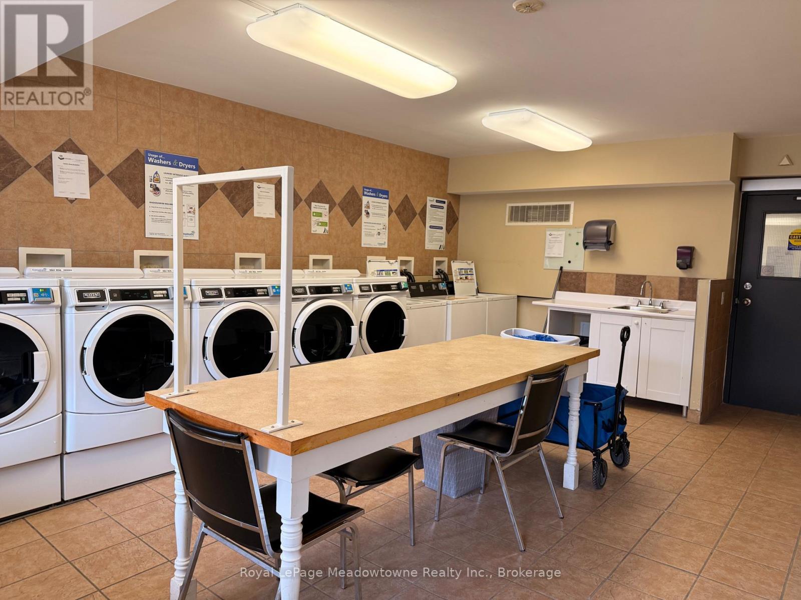 












215 - 2929 AQUITAINE AVENUE

,
Mississauga (Meadowvale),




Ontario
L5N2C7

