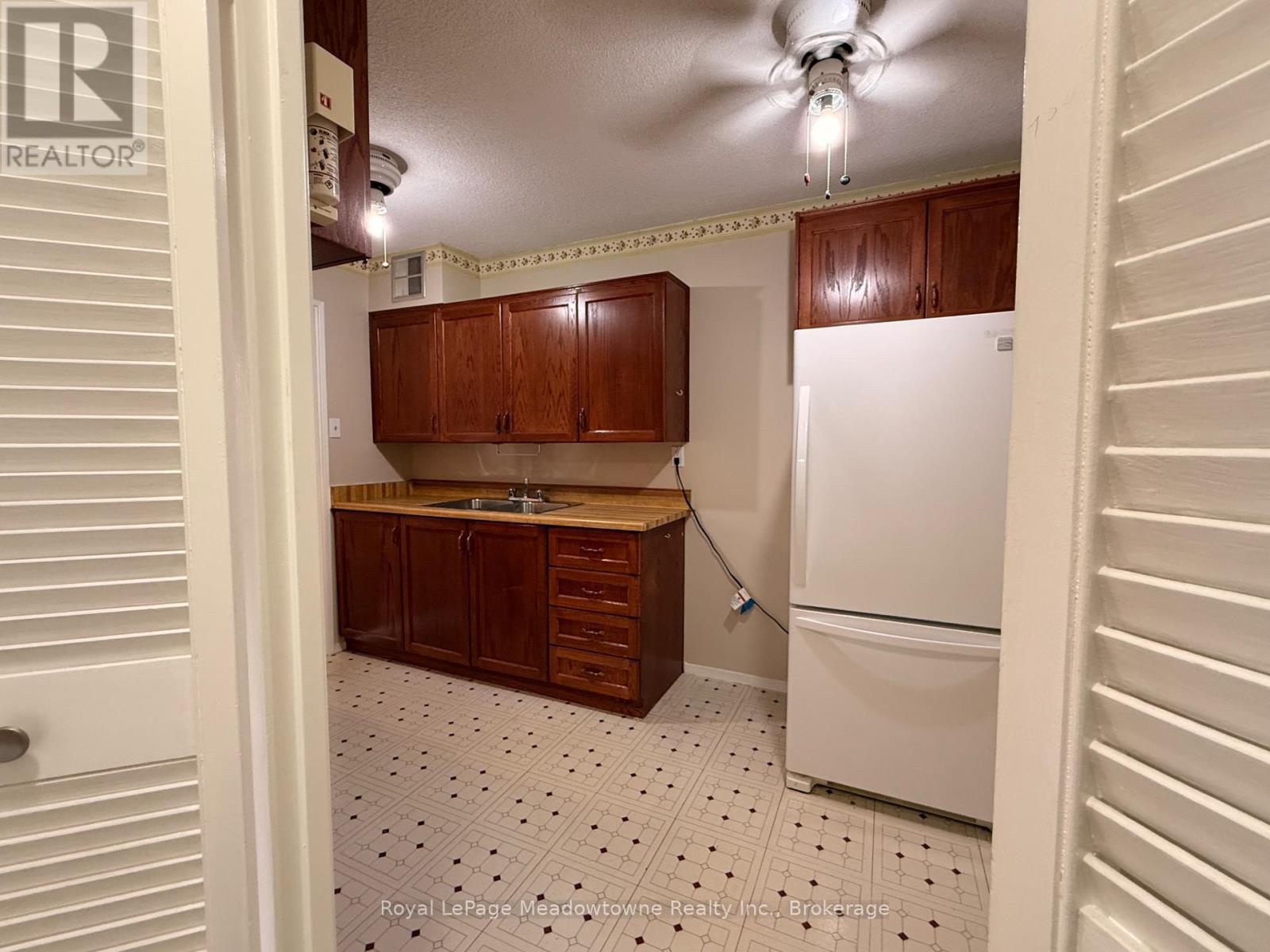 












215 - 2929 AQUITAINE AVENUE

,
Mississauga (Meadowvale),




Ontario
L5N2C7

