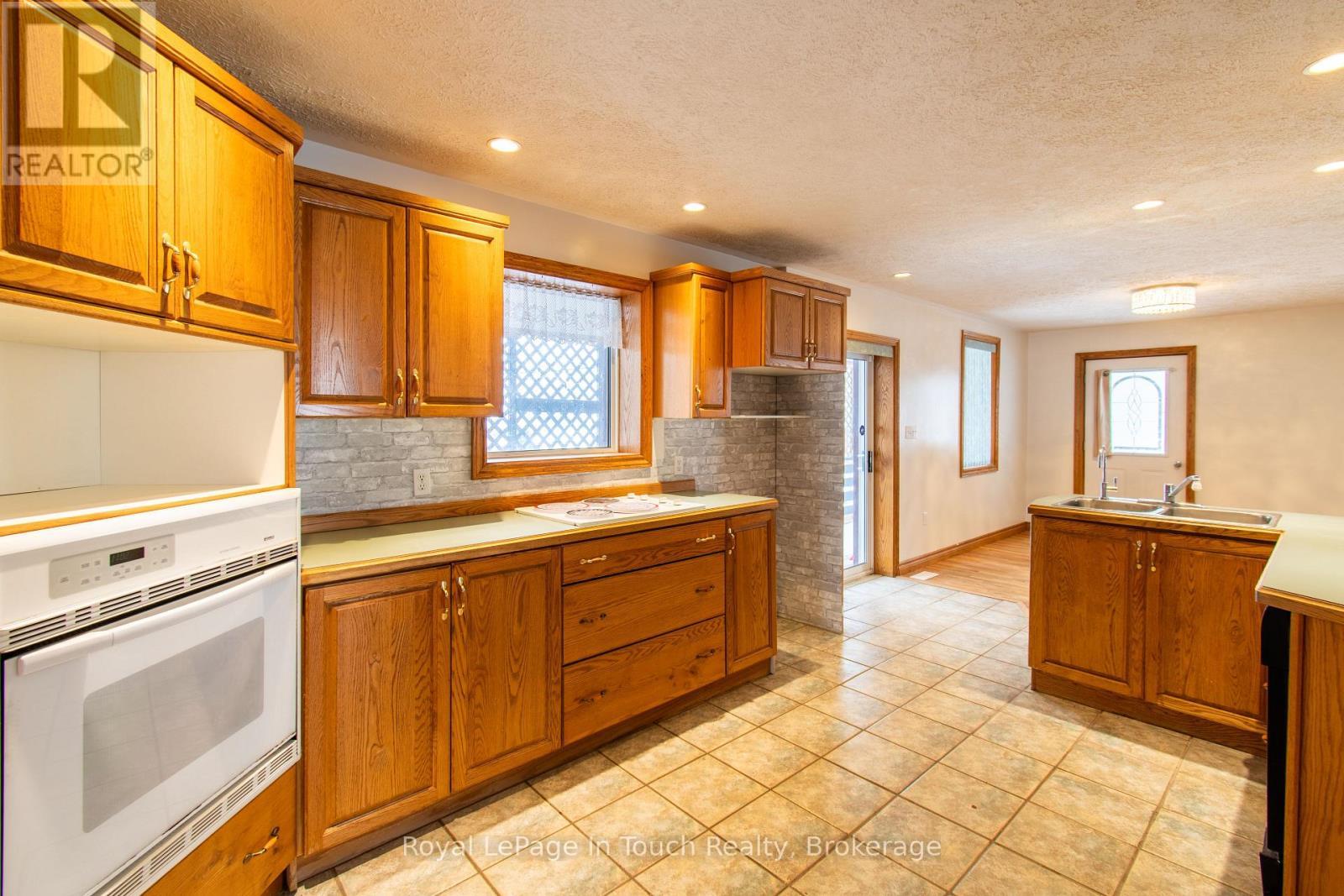 












326 LAFONTAINE ROAD W

,
Tiny (Lafontaine),




Ontario
L9M0H1

