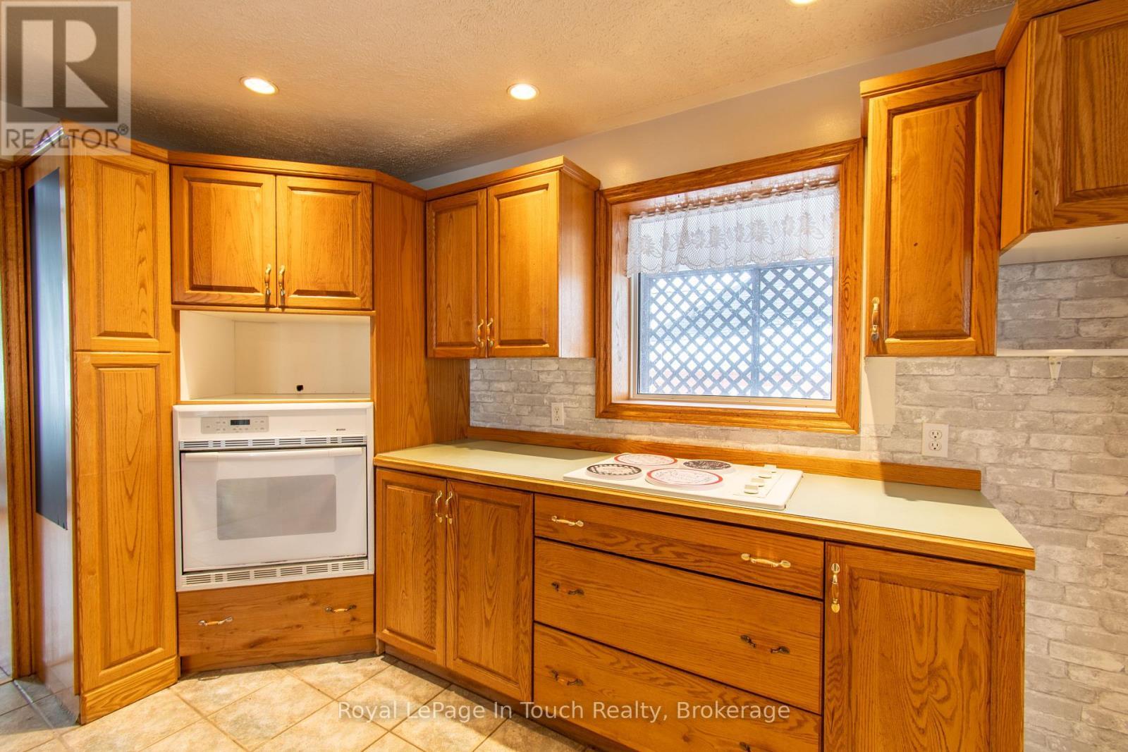 












326 LAFONTAINE ROAD W

,
Tiny (Lafontaine),




Ontario
L9M0H1

