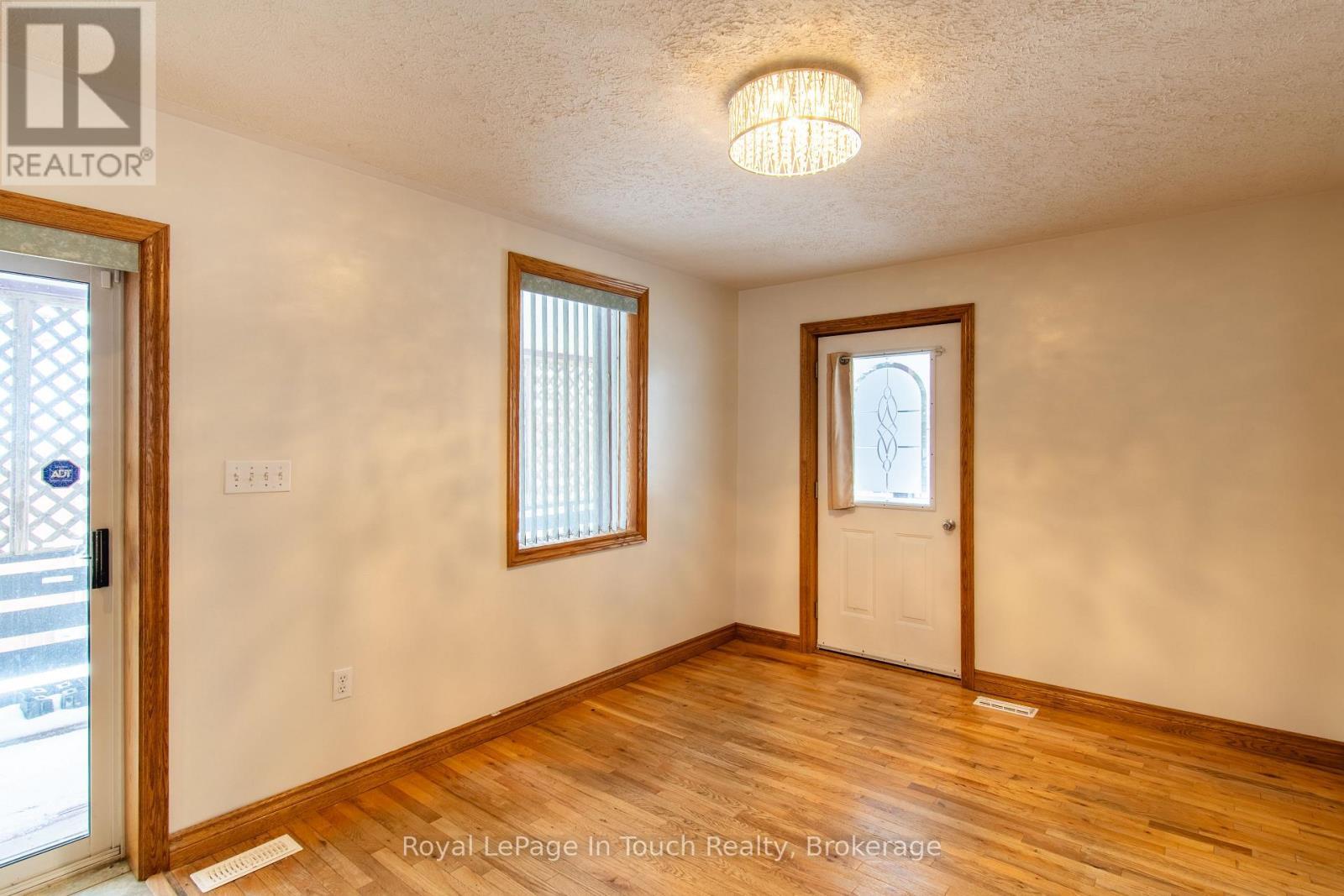 












326 LAFONTAINE ROAD W

,
Tiny (Lafontaine),




Ontario
L9M0H1

