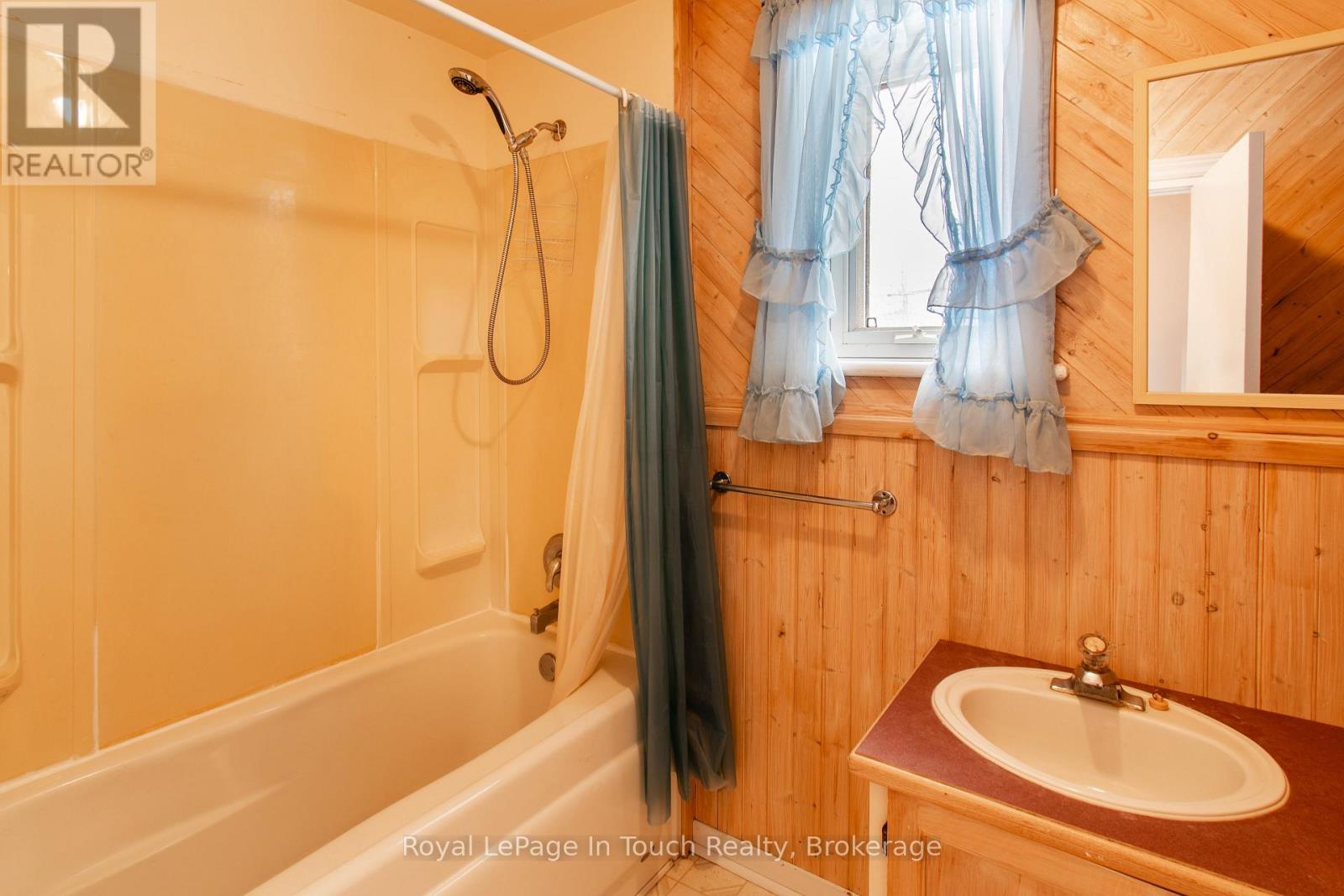 












326 LAFONTAINE ROAD W

,
Tiny (Lafontaine),




Ontario
L9M0H1

