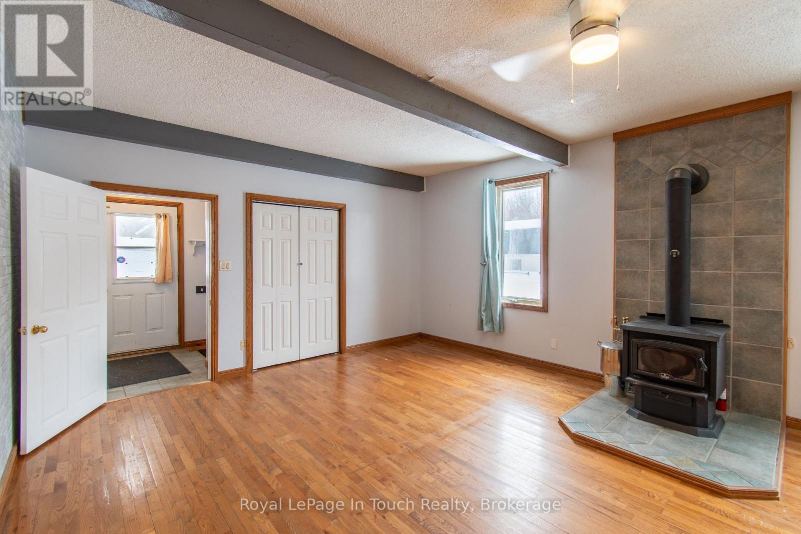 












326 LAFONTAINE ROAD W

,
Tiny (Lafontaine),




Ontario
L9M0H1

