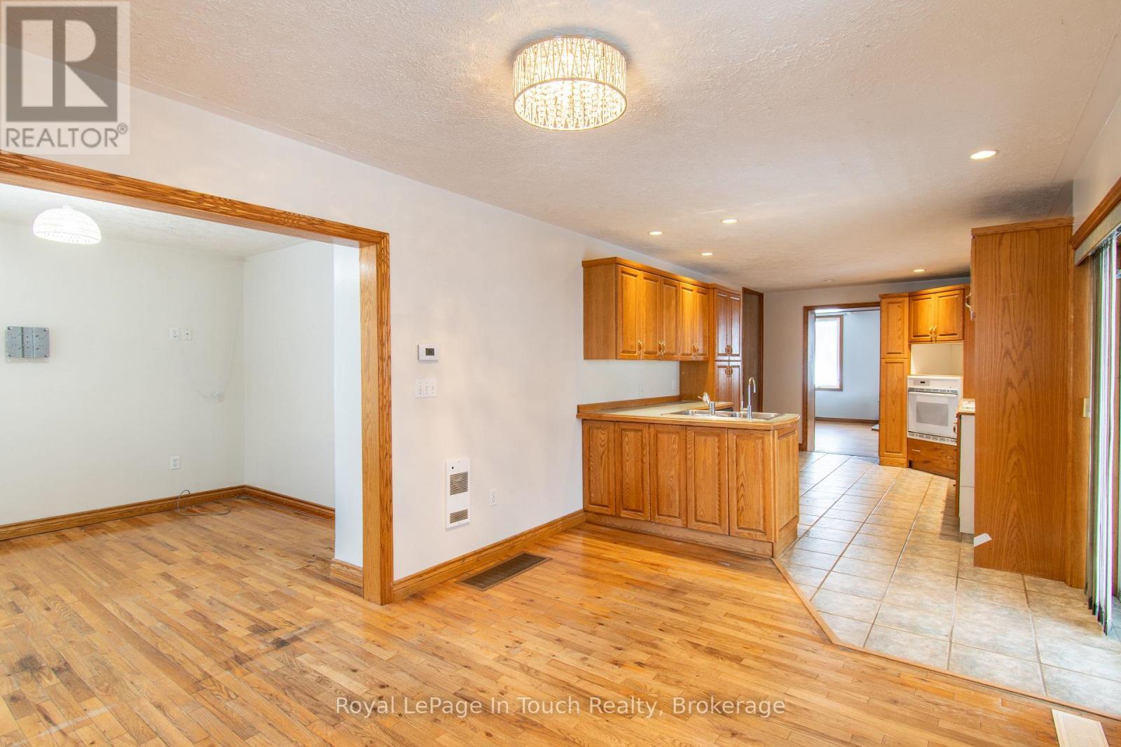 












326 LAFONTAINE ROAD W

,
Tiny (Lafontaine),




Ontario
L9M0H1

