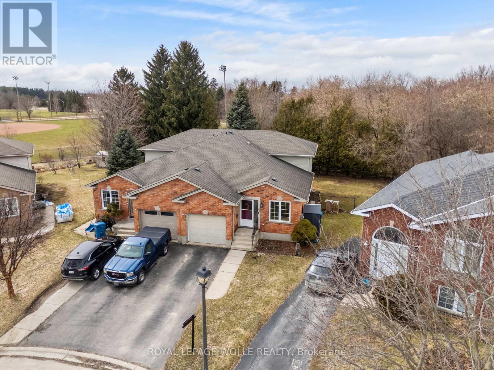 












28 GEMMELL COURT

,
Stratford,




Ontario
N5A7W9

