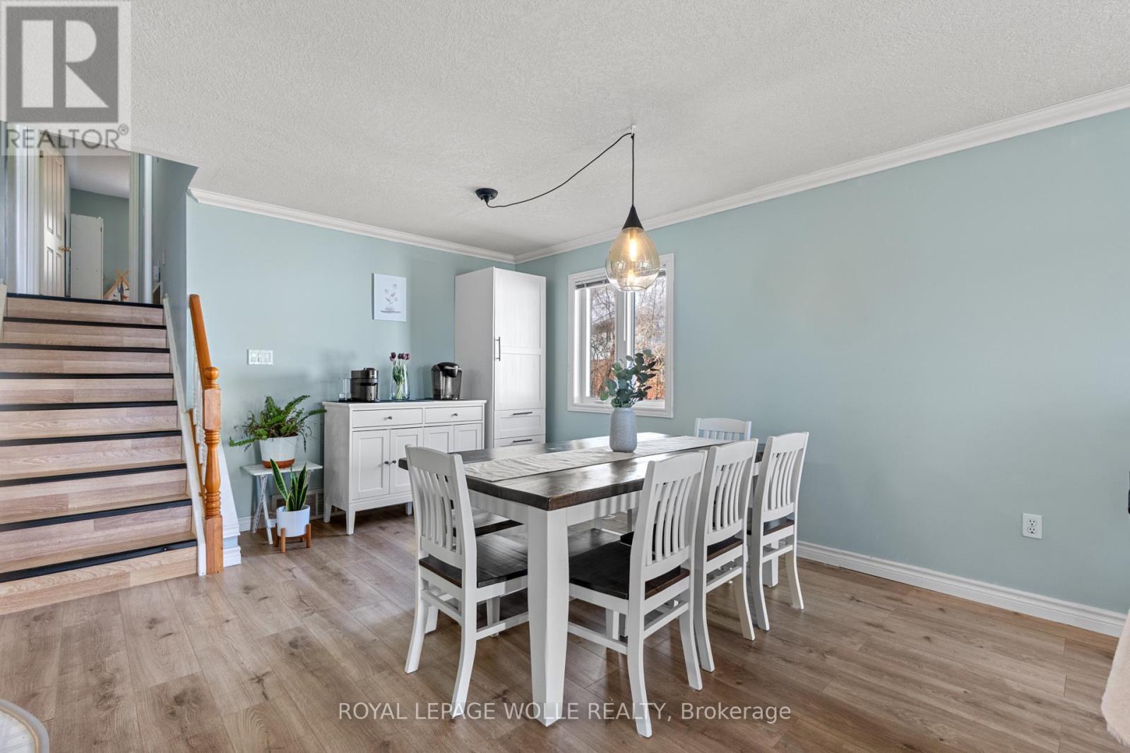 












28 GEMMELL COURT

,
Stratford,




Ontario
N5A7W9

