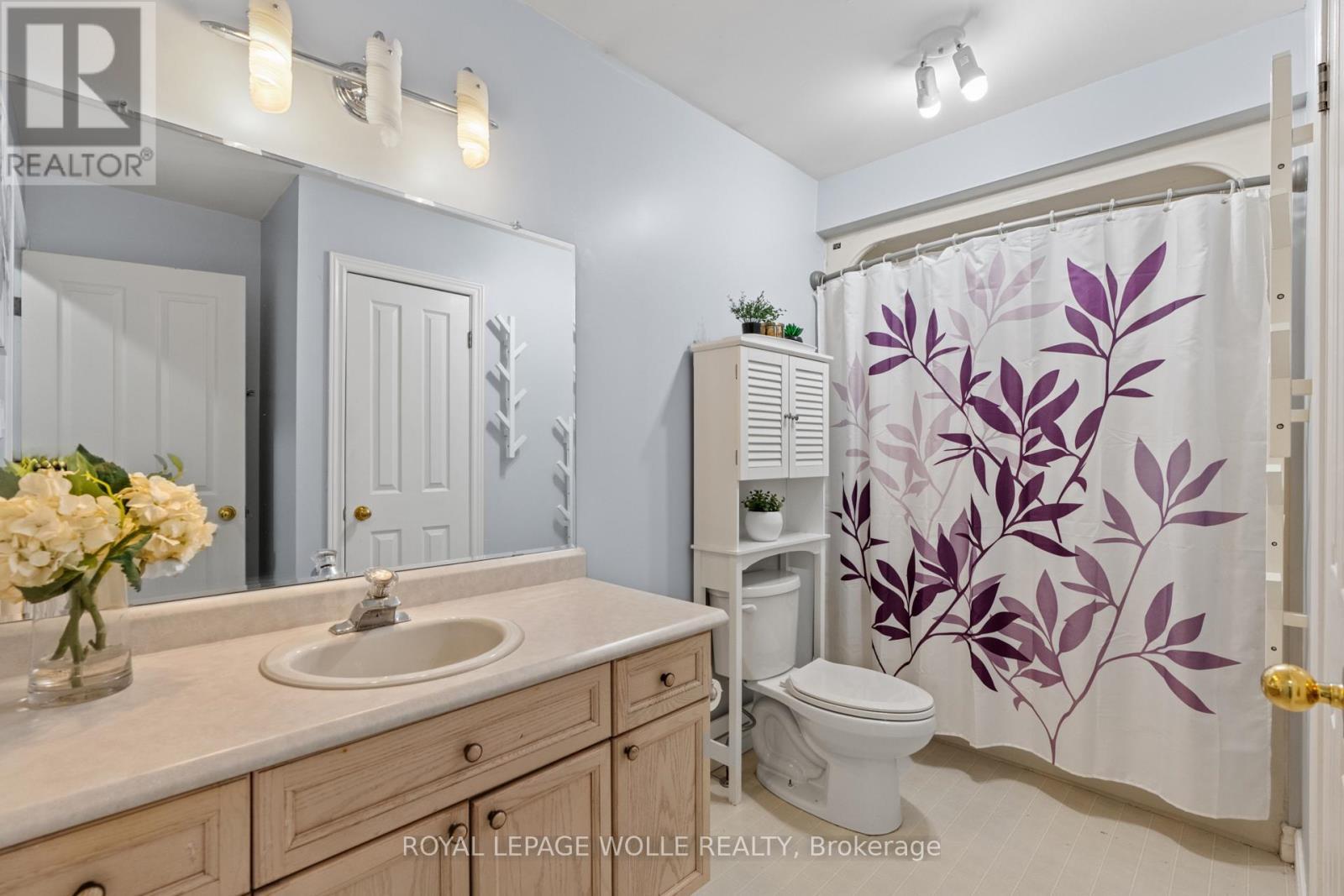 












28 GEMMELL COURT

,
Stratford,




Ontario
N5A7W9

