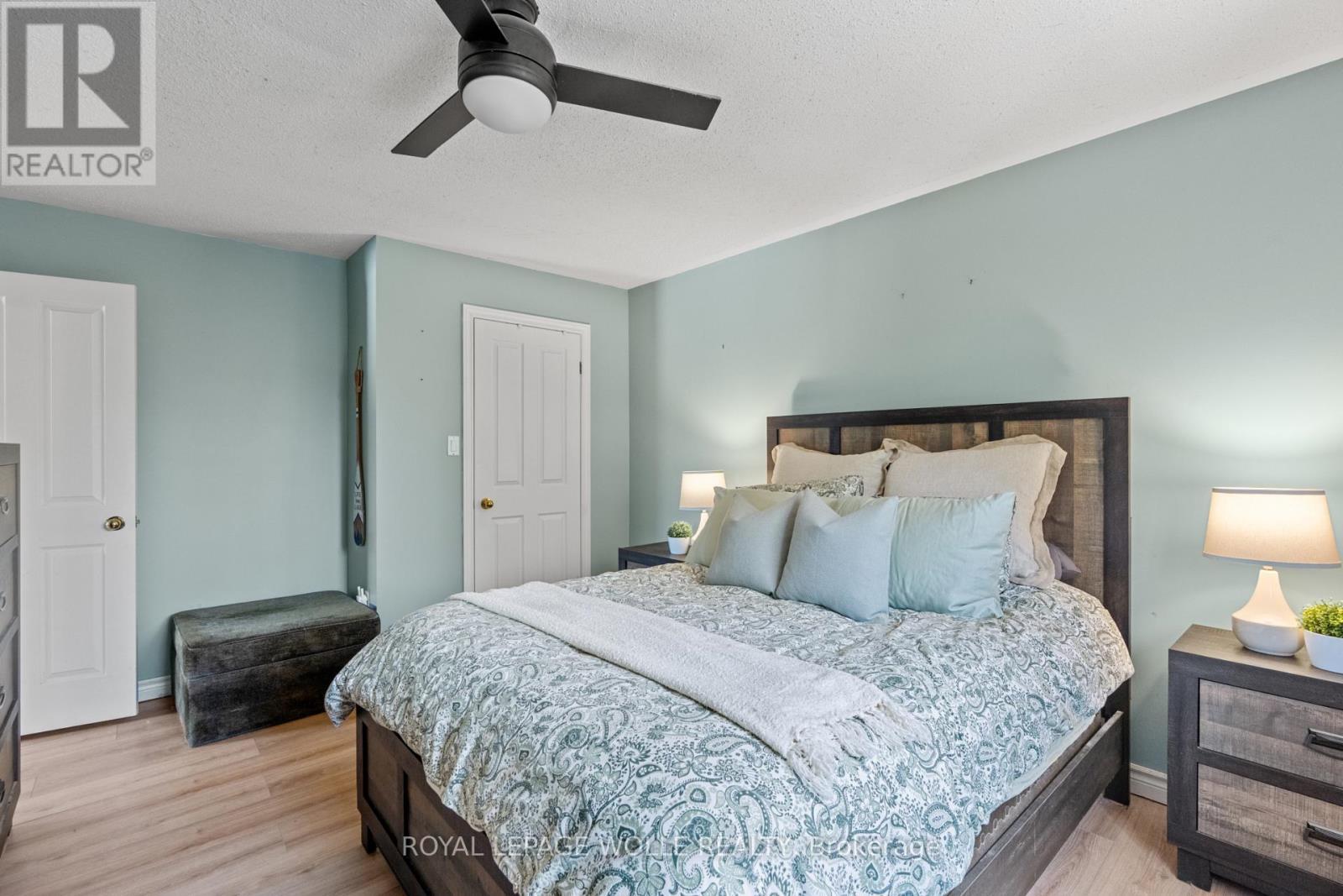 












28 GEMMELL COURT

,
Stratford,




Ontario
N5A7W9

