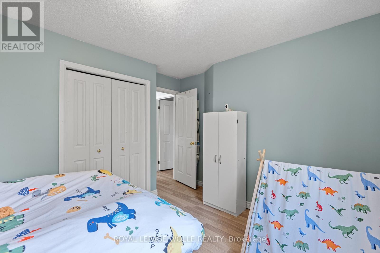 












28 GEMMELL COURT

,
Stratford,




Ontario
N5A7W9


