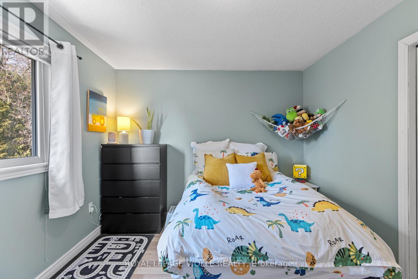 












28 GEMMELL COURT

,
Stratford,




Ontario
N5A7W9

