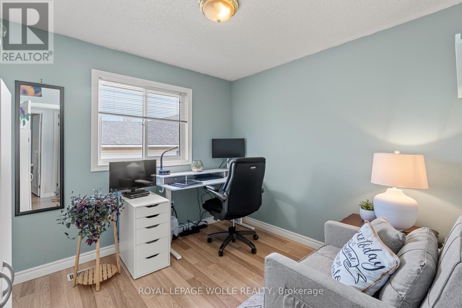 












28 GEMMELL COURT

,
Stratford,




Ontario
N5A7W9

