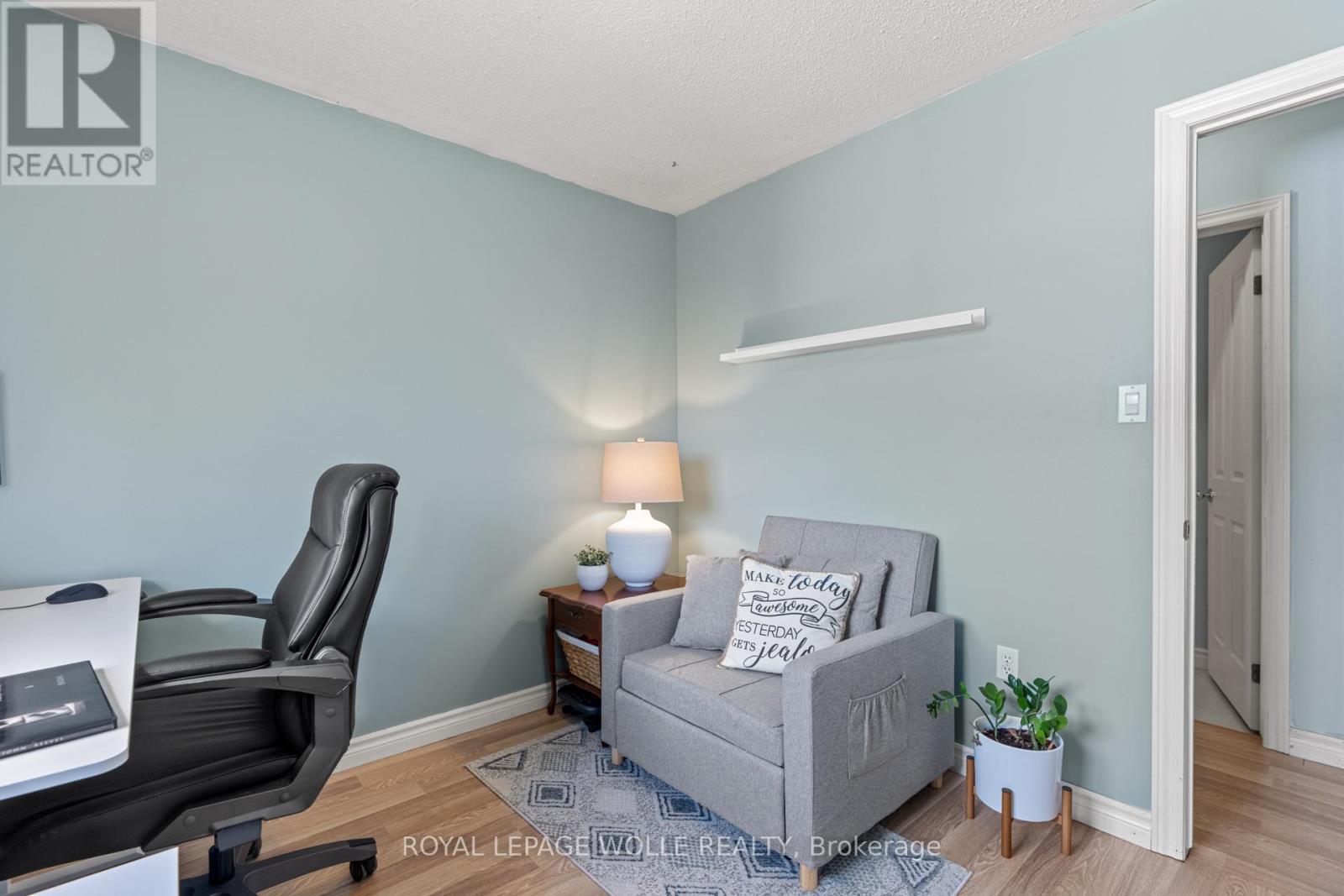 












28 GEMMELL COURT

,
Stratford,




Ontario
N5A7W9

