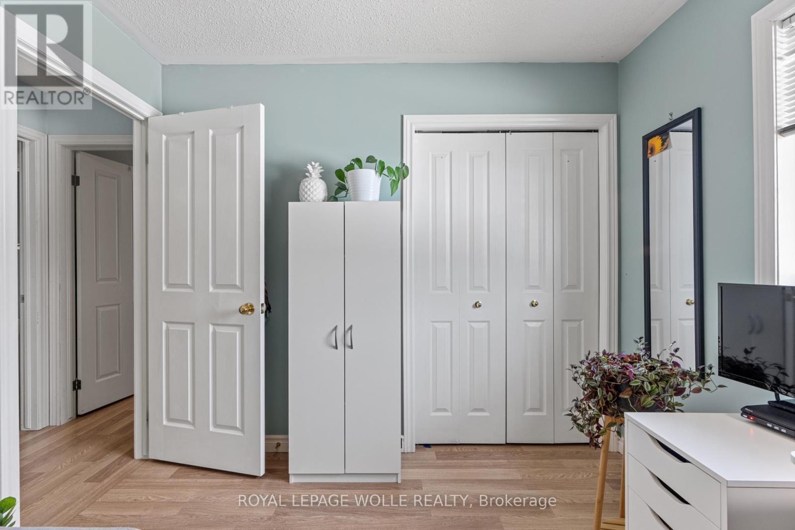 












28 GEMMELL COURT

,
Stratford,




Ontario
N5A7W9

