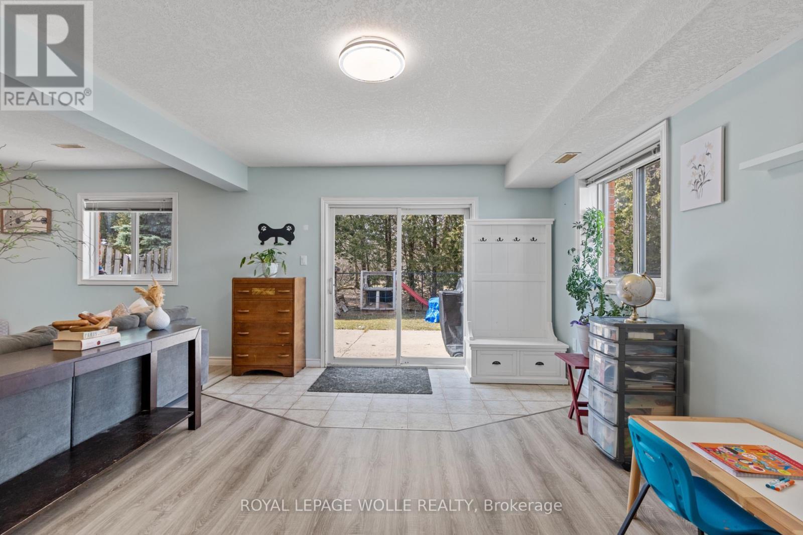 












28 GEMMELL COURT

,
Stratford,




Ontario
N5A7W9

