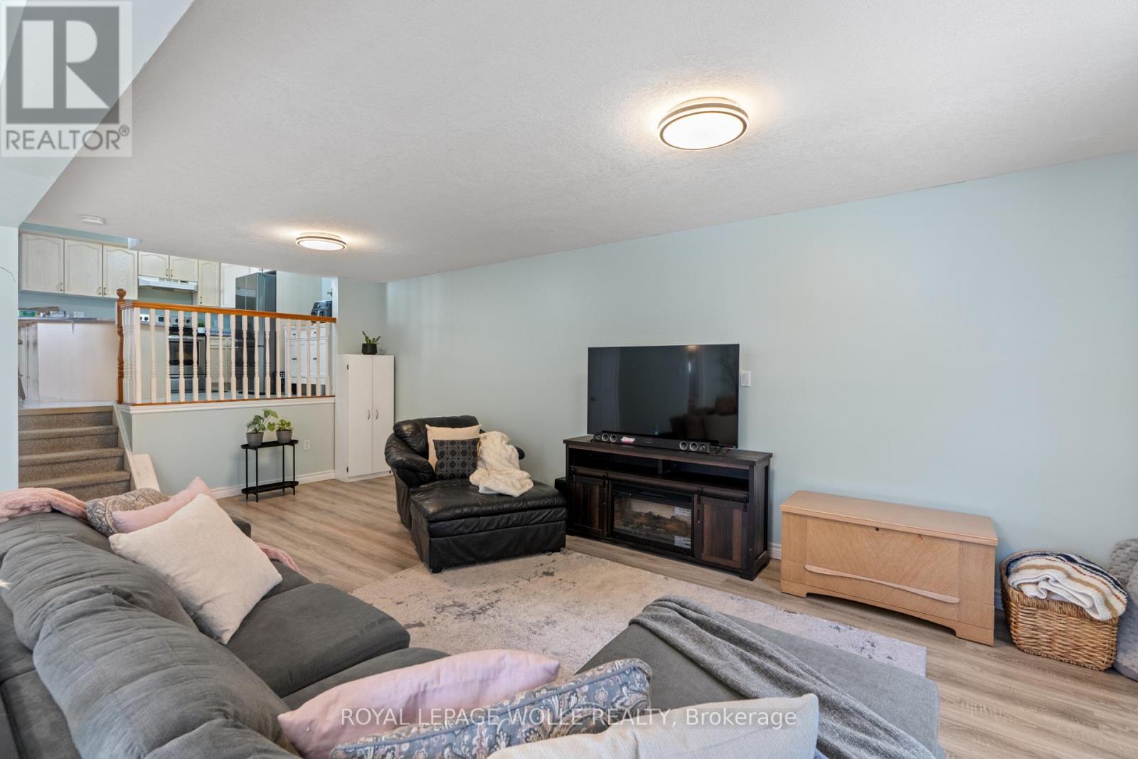 












28 GEMMELL COURT

,
Stratford,




Ontario
N5A7W9

