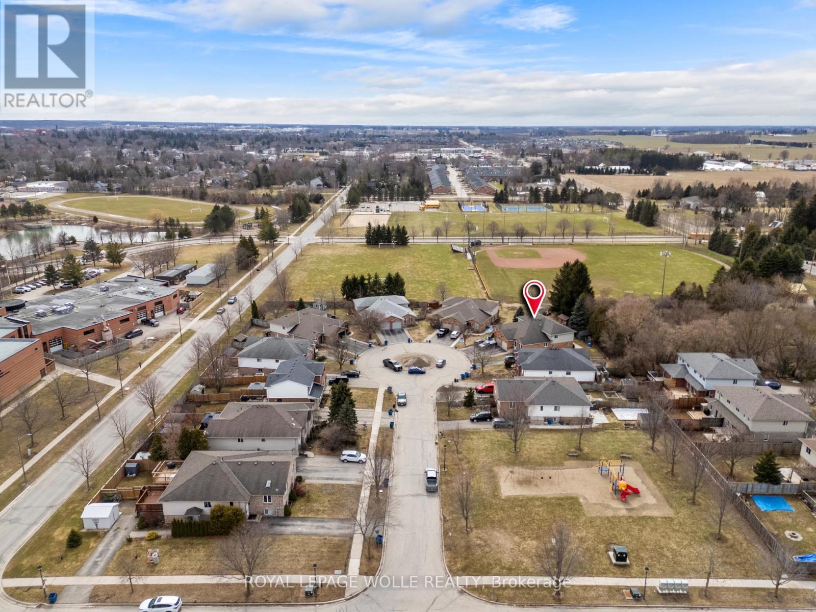 












28 GEMMELL COURT

,
Stratford,




Ontario
N5A7W9

