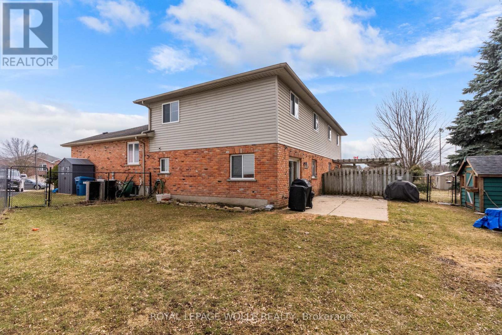 












28 GEMMELL COURT

,
Stratford,




Ontario
N5A7W9

