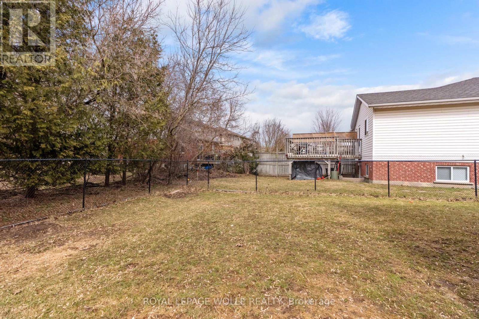 












28 GEMMELL COURT

,
Stratford,




Ontario
N5A7W9

