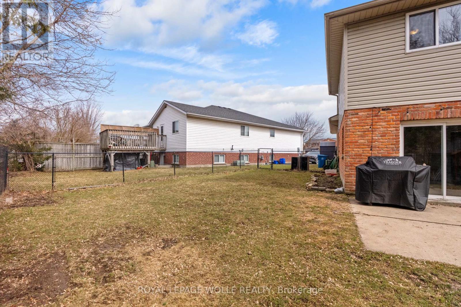 












28 GEMMELL COURT

,
Stratford,




Ontario
N5A7W9

