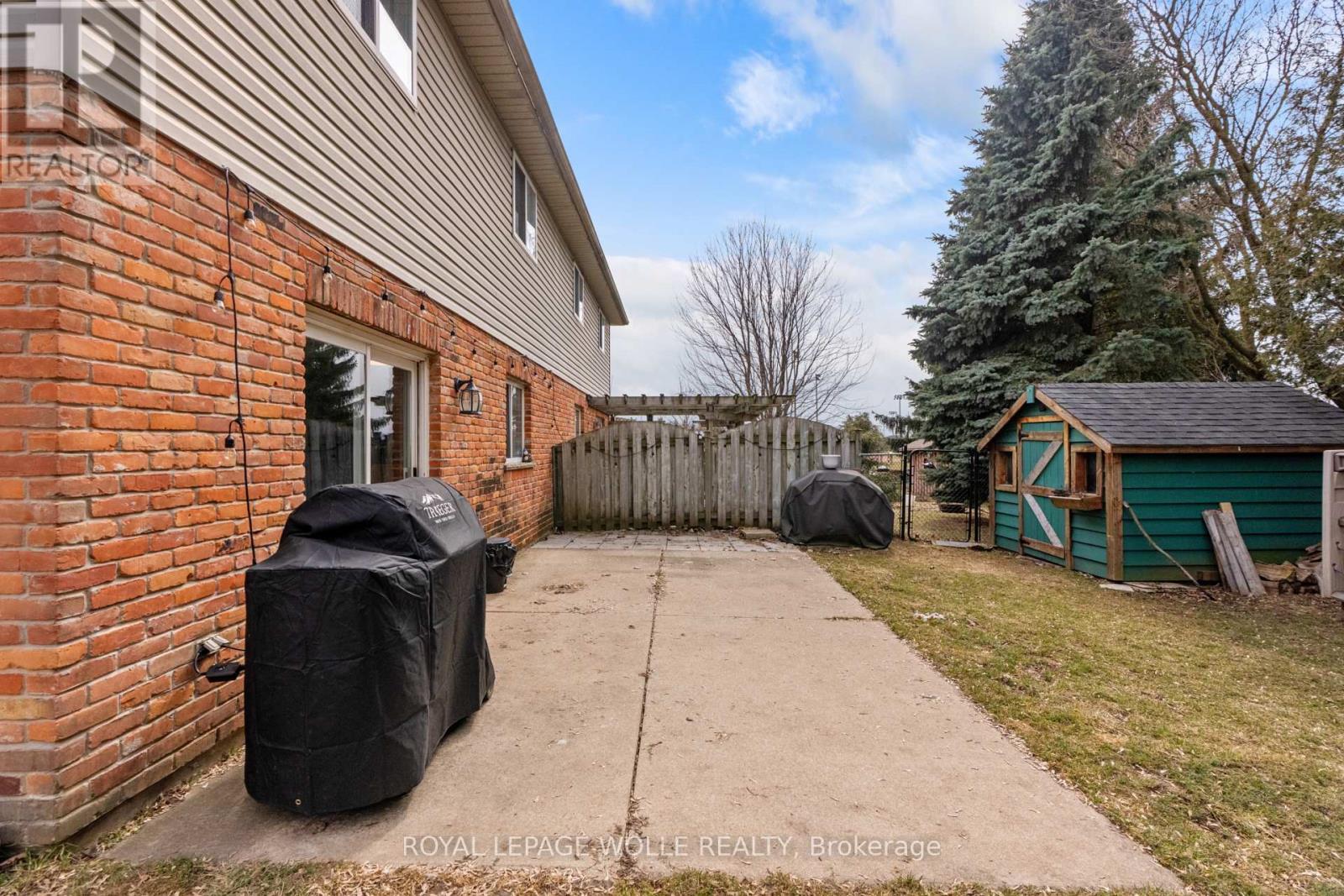












28 GEMMELL COURT

,
Stratford,




Ontario
N5A7W9

