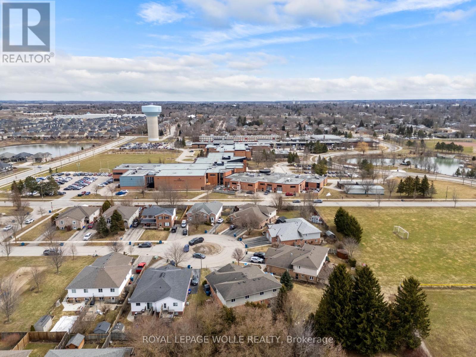 












28 GEMMELL COURT

,
Stratford,




Ontario
N5A7W9

