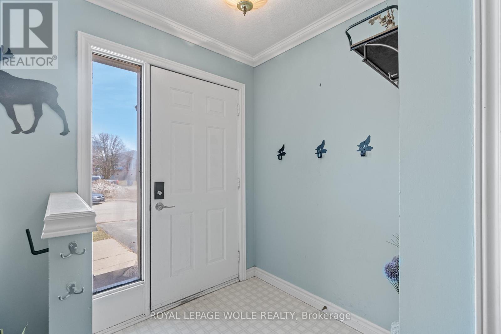 












28 GEMMELL COURT

,
Stratford,




Ontario
N5A7W9

