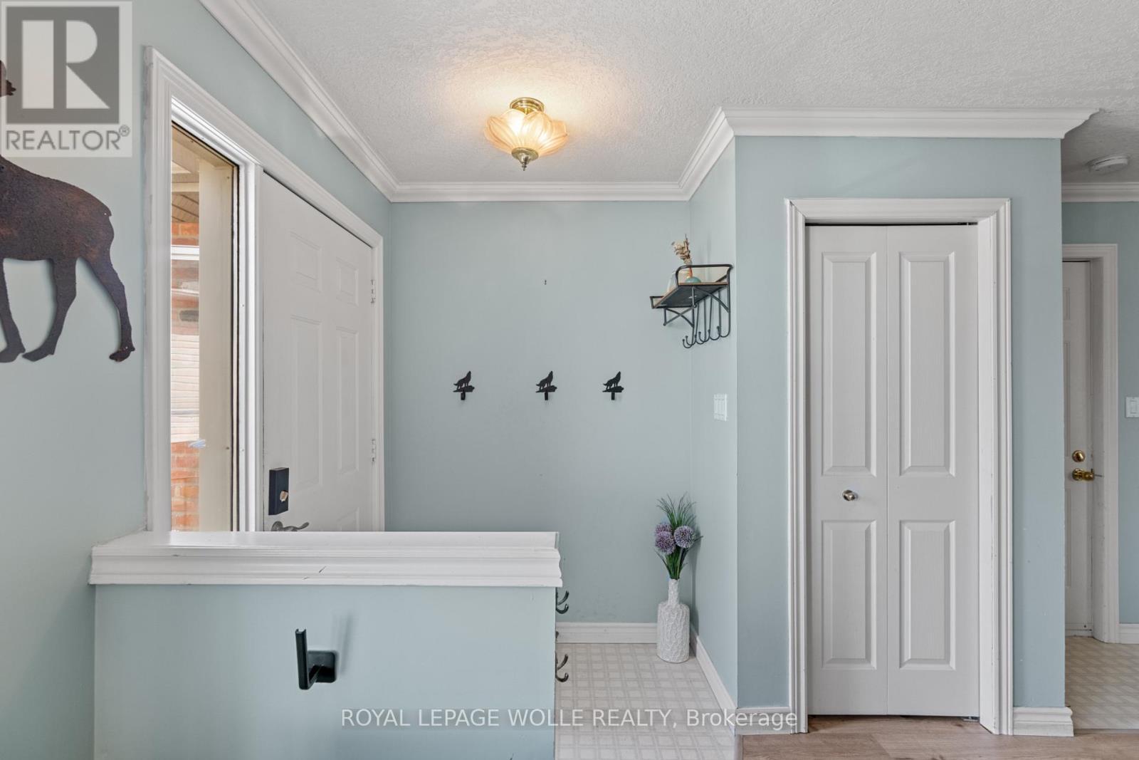 












28 GEMMELL COURT

,
Stratford,




Ontario
N5A7W9

