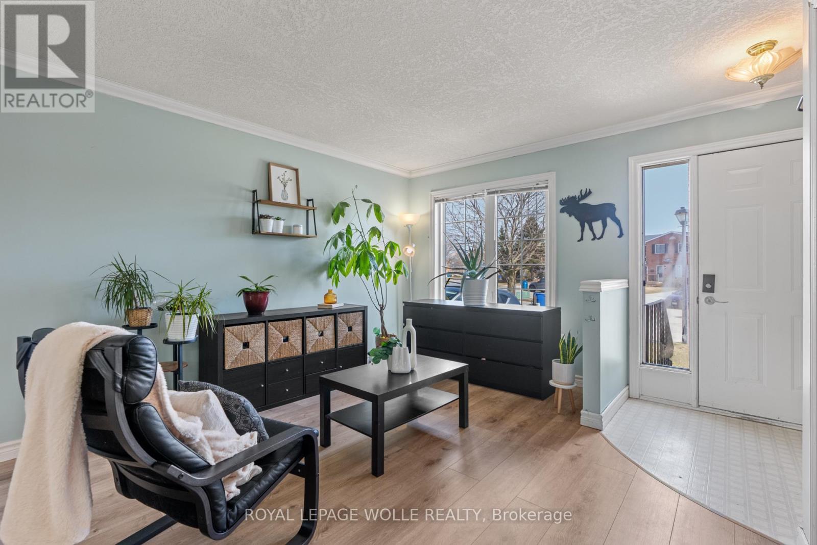 












28 GEMMELL COURT

,
Stratford,




Ontario
N5A7W9

