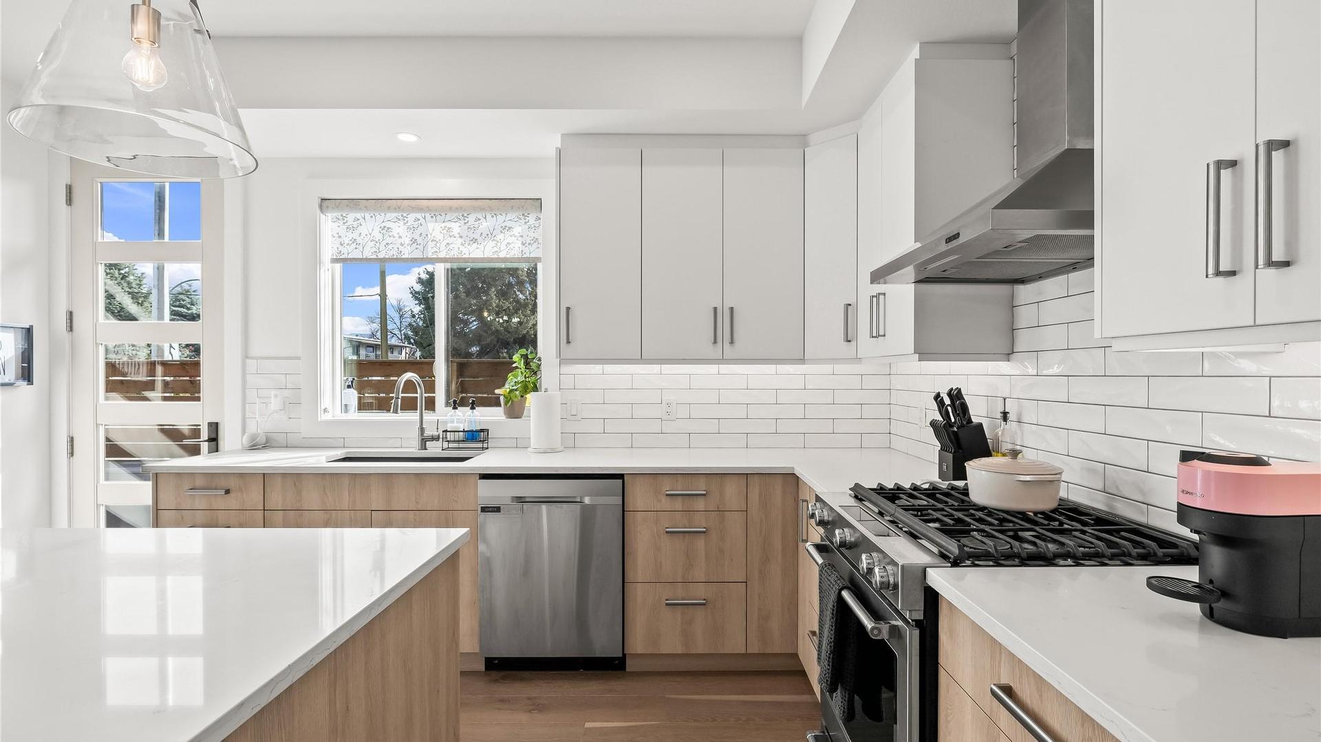 









887


Morrison

Avenue, 2,
Kelowna,




BC
V1Y 5E6

